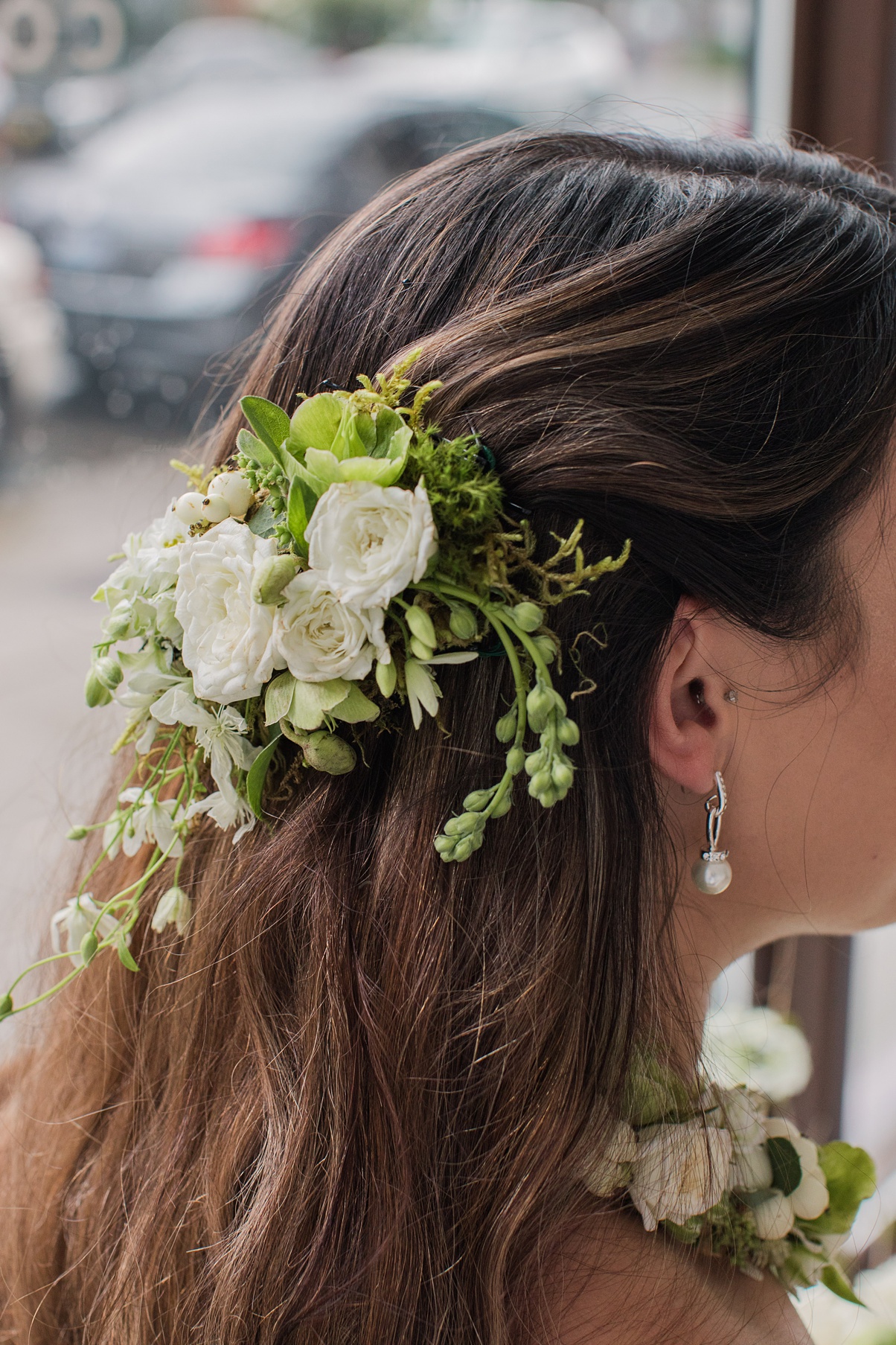 A white flower hairpiece for bride's hair flowers