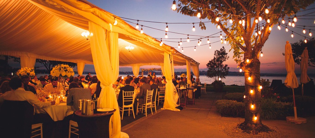 Folk Art Flowers Best Outdoor Wedding Venues in Seattle_0005 suunset on the terrace of the WOodmark Hotel and Still Spa during a wedding