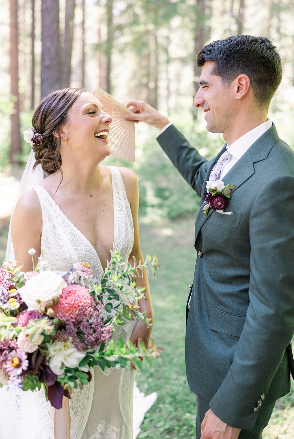 Bloom-Poet-Seattle-Wedding-Florist-Tierra-Retreat-Center-Wedding-Fan The groom fans his bride to beat the heat at this Tierra Retreat Center wedding reception