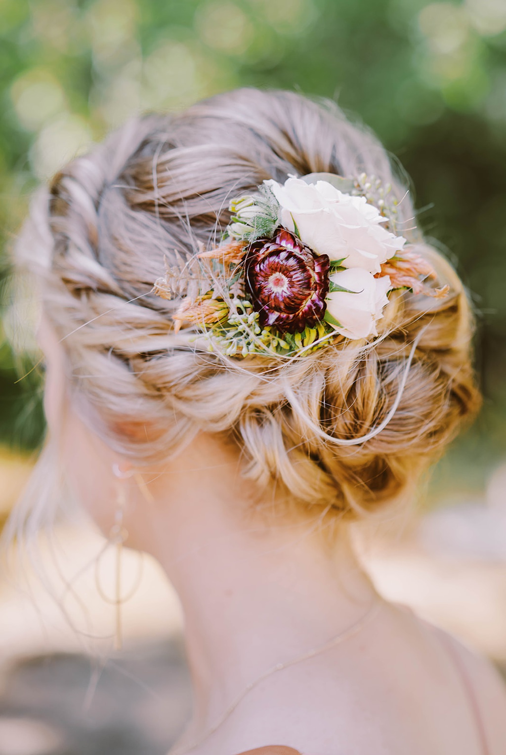 Bloom-Poet-Seattle-Wedding-Florist-Summer-Wedding-Hair-Florals.jpg A bridesmaid with hair florals