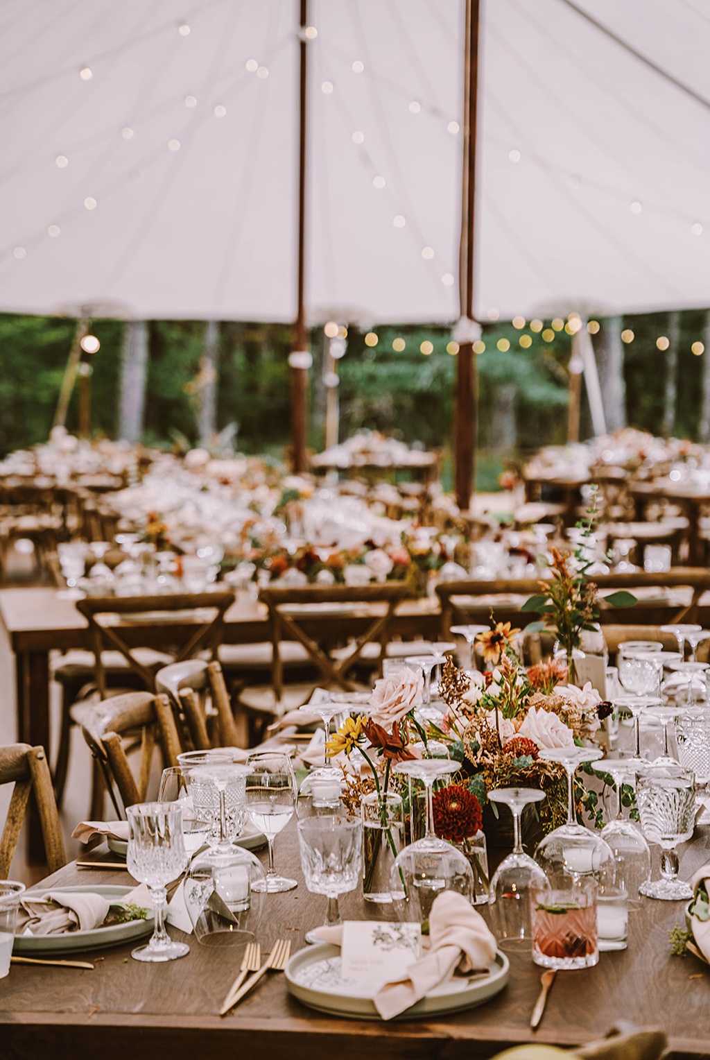 Bloom-Poet-Seattle-Wedding-Florist-Summer-Wedding-Reception.jpg The tented summer wedding reception with florals